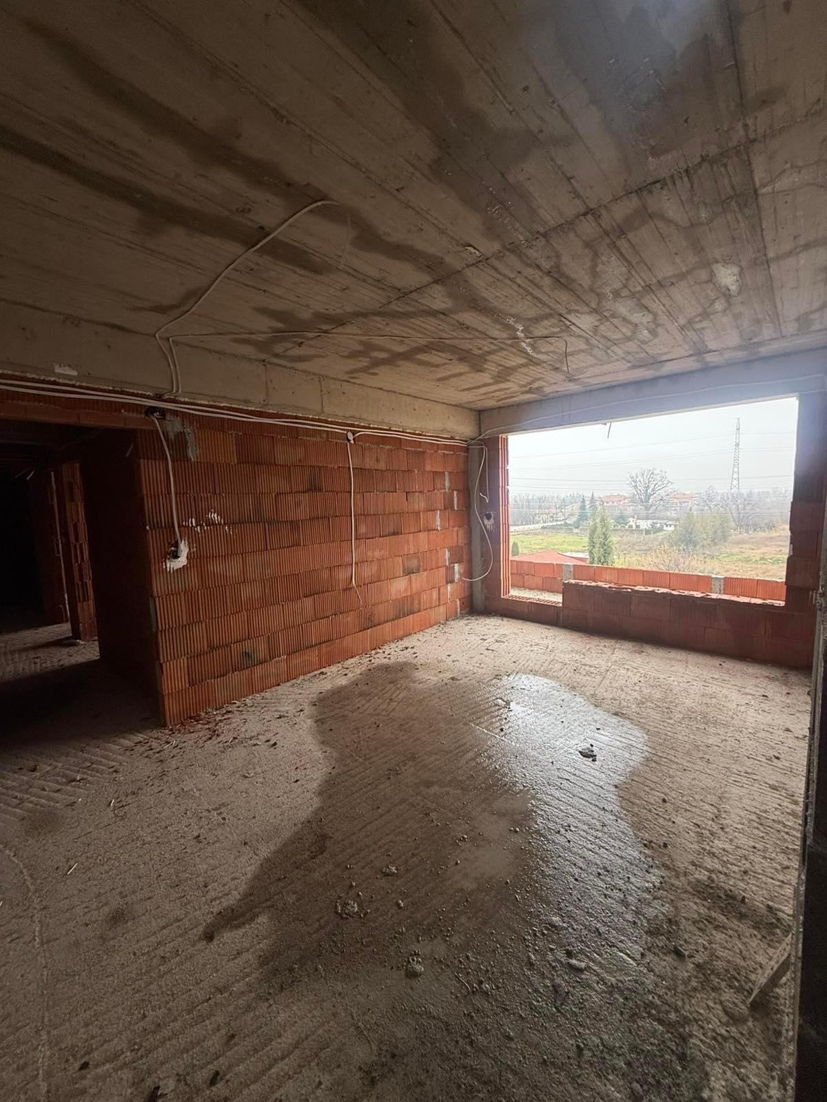  Тристаен апартамент в МАЛКА СГРАДА с ГАРАЖ - кв. Беломорски