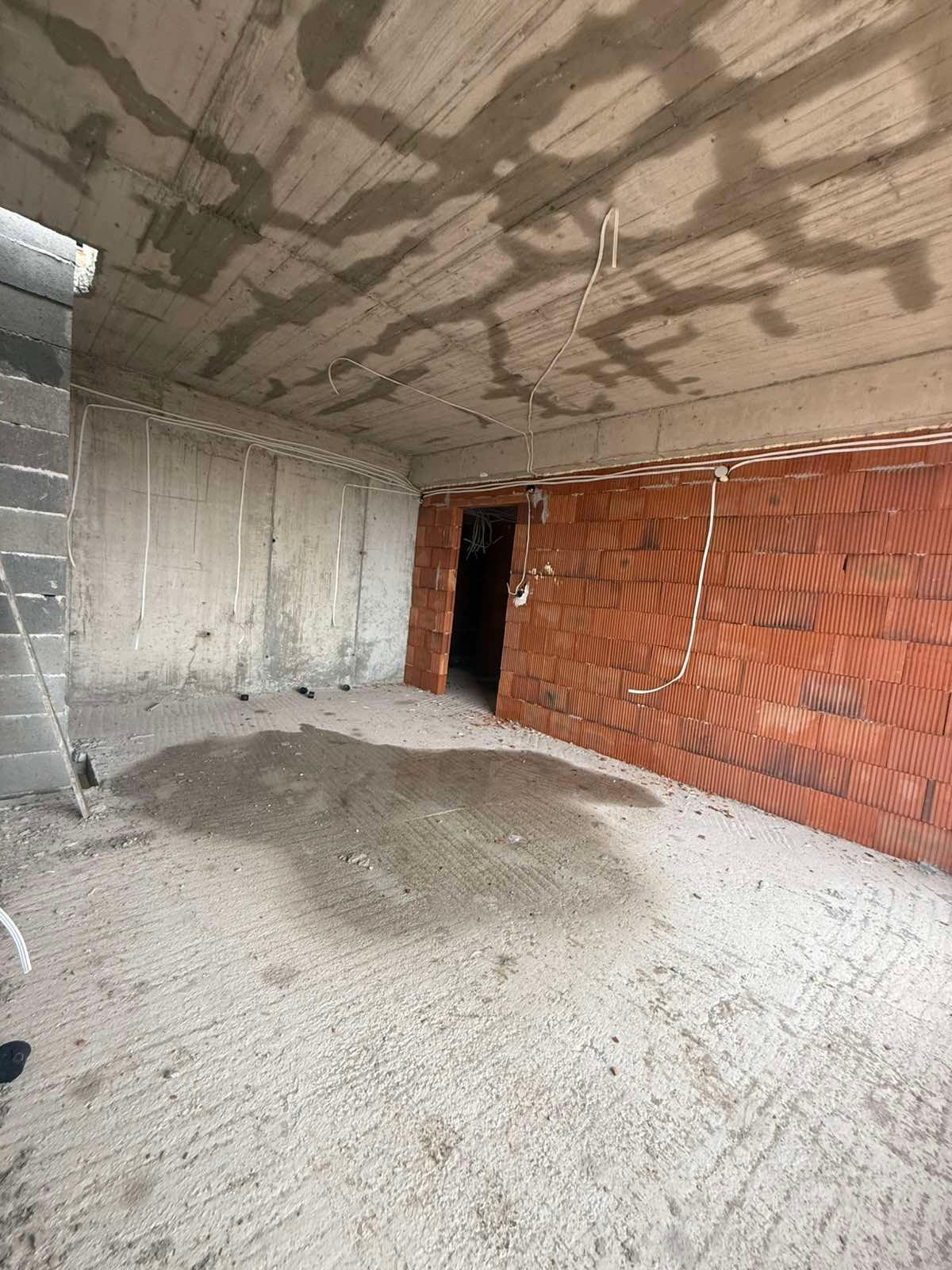  Тристаен апартамент в МАЛКА СГРАДА с ГАРАЖ - кв. Беломорски 2