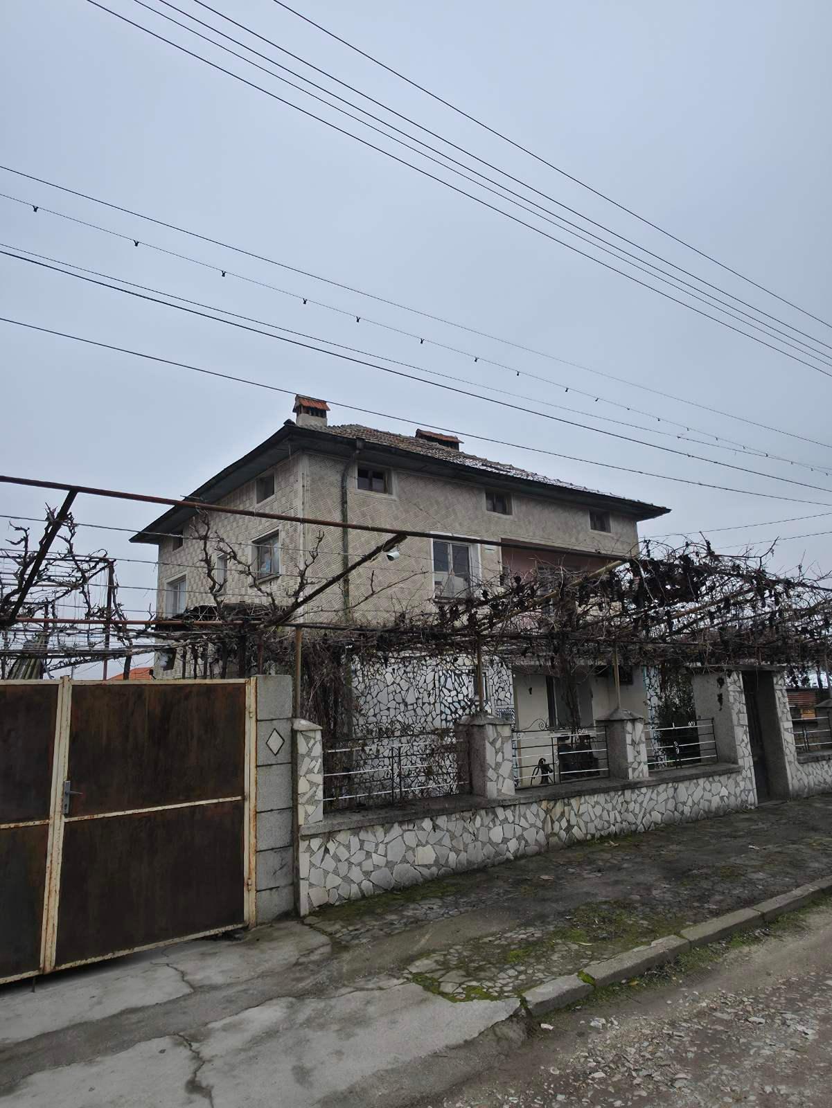 Ексклузивно! Къща на два етажа - село Куртово Конаре 3